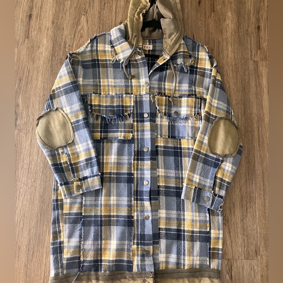 POL Oversized Frayed Flannel Shacket Hoodie. Blues/Yellow. Size Medium. - Picture 3 of 11